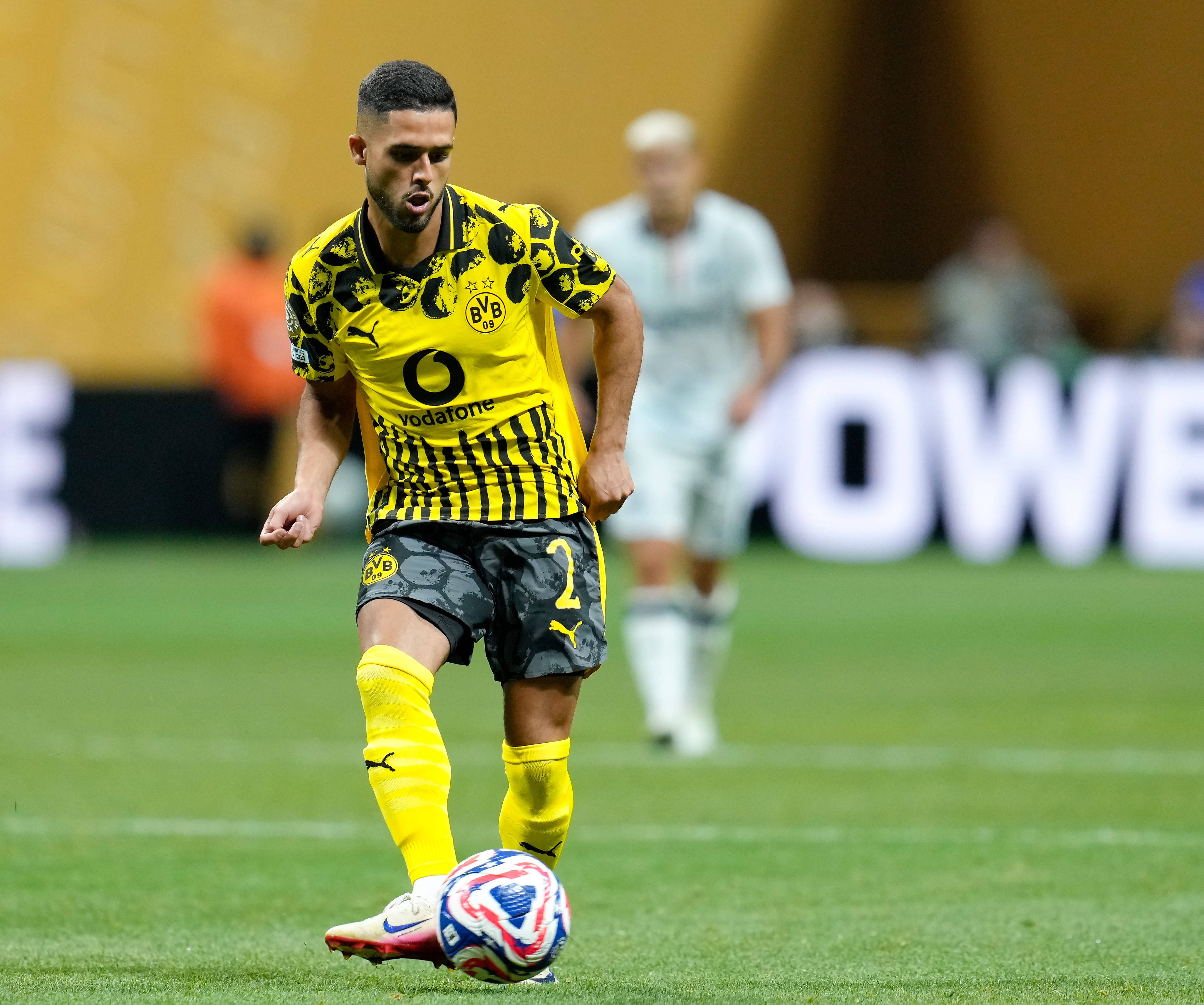 爱游戏-扬-库托伤情显著好转，有望出战德甲揭幕战