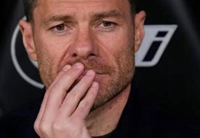 爱游戏体育-阿隆索坦言失控更衣室，皇马西超杯失利后解雇主帅|哈维·阿隆索|马卡电台|体能|电台|巴塞罗那_新浪体育_新浪新闻