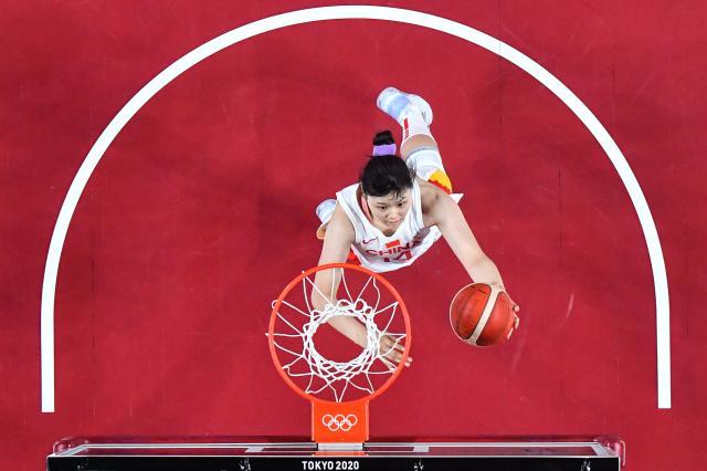 爱游戏-李月汝圆梦一波三折 天空主帅对小宝有极高期待