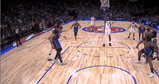 爱游戏体育-湖人活塞火爆冲突！詹姆斯打破对手面部被驱逐