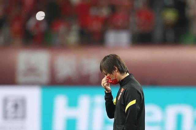 中日战看谁甩包袱快！ 国足或坚持四后卫战术