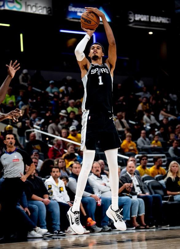 爱游戏体育-落选秀完爆福克斯，弗拉格造NBA神迹，文班29+11送独行侠6连败